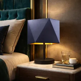 szara-lampa-stolowa-w-stylu-skandynawskim-perla-gold-o-niewielkich-rozmiara