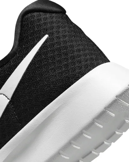 nike-wmns-tanjun-flyease
