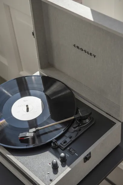 gramofon-winylowy-crosley-voyager-grey-sterowanie-manualne