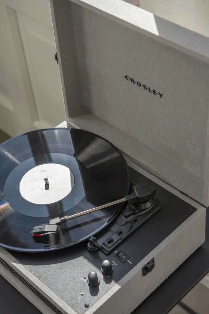 gramofon-winylowy-crosley-voyager-grey