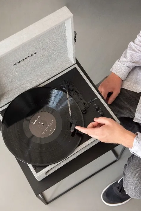 gramofon-winylowy-crosley-voyager-grey-stan-nowy