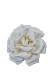 smietankowa-broszka-roza-z-materialu-1