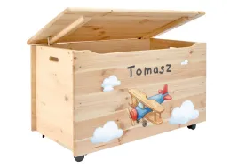 skrzynia-kufer-drewniany-personalizowany-nadruk-z-kolkami-dla-dziecka-90x48