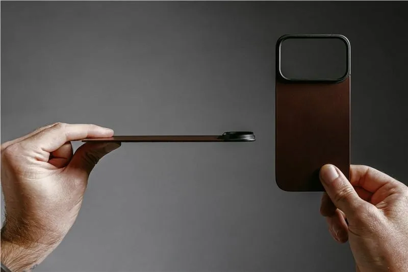nomad-magnetic-leather-back-black-horween-magsafe-iphone-17-pro