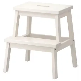 stabilny-taboret-ze-schodkiem-stolek-podest-50cm-ikea-bekvam-bialy