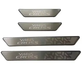 nakladki-progowe-listwy-ochronne-na-progi-toyota-yaris-cross-srebrne