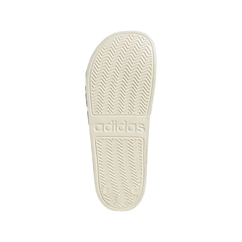 adidas-adilette-shower-jq7363-wzor-dominujacy-logo