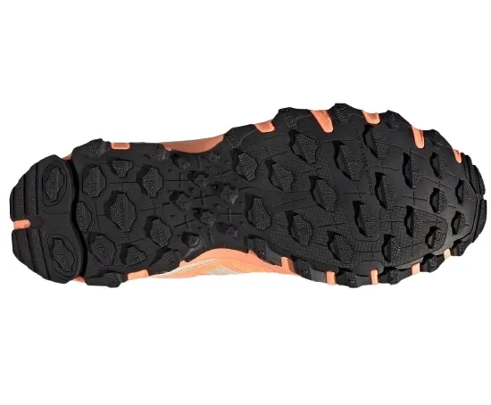adidas-hyperturf-wzor-dominujacy-logo