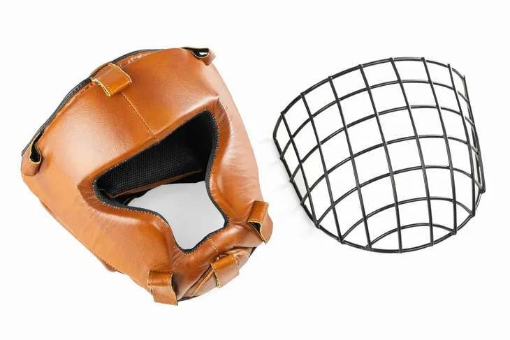 kask-bokserski-treningowy-z-maska-skora-retro-evolution-marka-evolution-kolor-dominujacy-brazowy