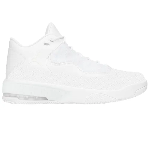 nike-jordan-max-aura-2