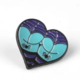 pinup-heart-or-3-cm-or-metal-or-przypinka-or-vampire