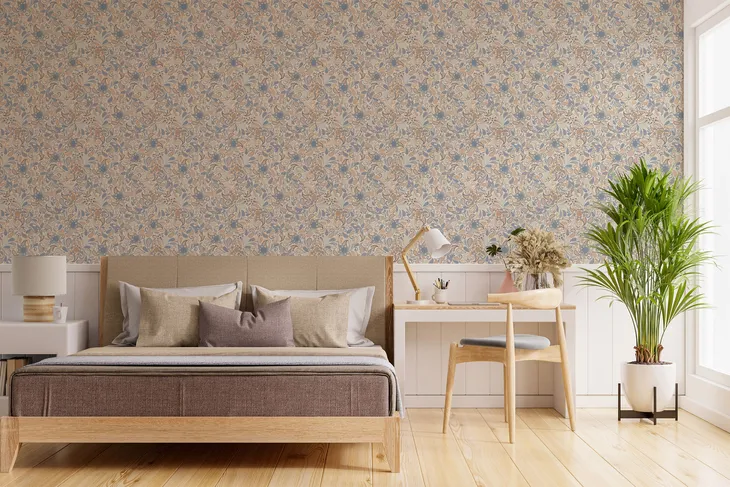 tapeta-na-sciane-bezowe-niebieskie-listki-jasne-tlo-do-sypialni-przedpokoju-motyw-dekor