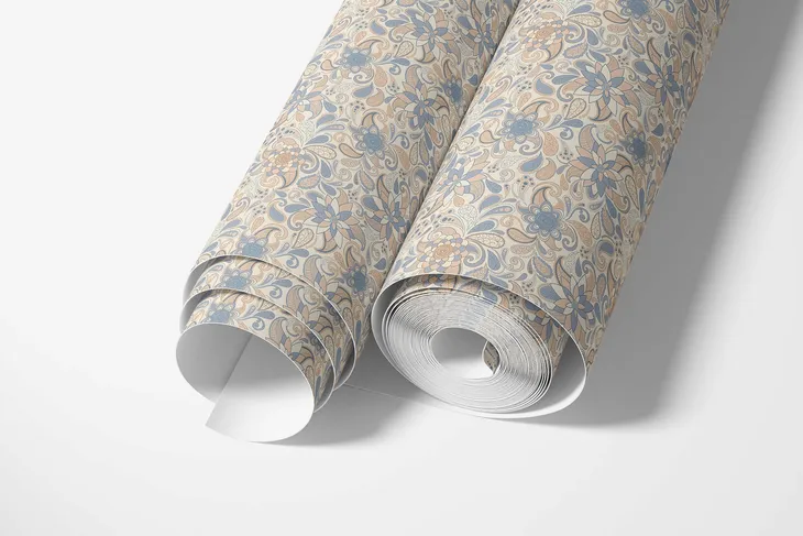 tapeta-na-sciane-bezowe-niebieskie-listki-jasne-tlo-do-sypialni-przedpokoju-szerokosc-produktu-50-cm