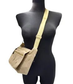 mala-sportowa-listonoszka-z-kieszonkami-bezowa