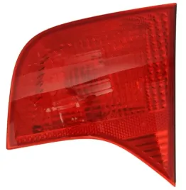 audi-a4-b7-lampa-tylna-wewnetrzna-prawa-sedan