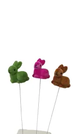 dekoracja-do-koszyczkow-i-stroikow-wielkanocnych-zajac-na-metalowym-piku-1