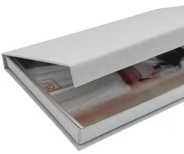 eleganckie-pudelko-na-zdjecia-szare-15x21-23-cm