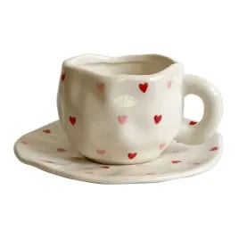 recznie-malowany-ceramiczny-kubek-z-podstawka-bialy-w-serca-310ml