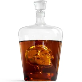 karafka-do-whisky-1l-szklana-design-z-czaszka-z-korkiem-balvi