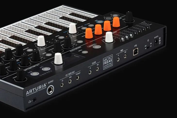 arturia-microfreak-syntezator-hybrydowy