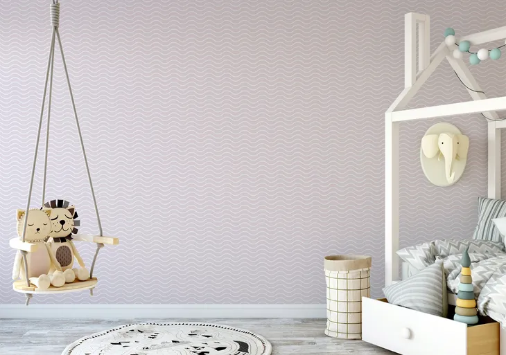 tapeta-na-sciane-dzieciece-biale-paski-rozowe-tlo-do-pokoju-dziecka-motyw-dzieciece