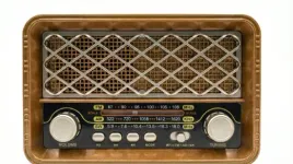 przenosne-radio-retro-fm-am-sw-z-odtwarzaczem-mp3-i-zlotym-wykonczeniem