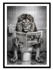 obraz-plakat-w-ramie-do-lazienki-wc-toalety-lew-na-kiblu-gazeta-p2537-53x73