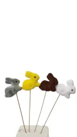 dekoracja-do-koszyczkow-i-stroikow-wielkanocnych-zajac-na-piku-1-szt