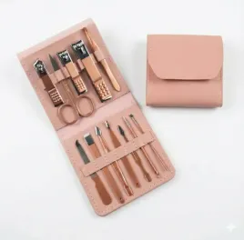 profesjonalny-zestaw-manicure-pedicure-12-elementow-w-rozowo-zlotym-etui-na