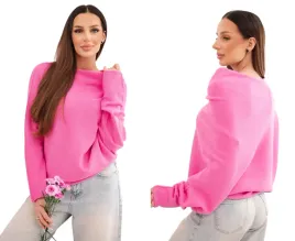 jasno-rozowy-sweter-damski-asymetryczny-oversize-szerokim-dekoltem