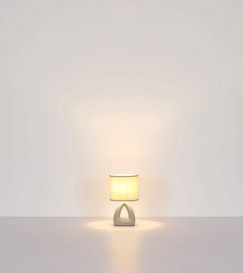 lampa-stolowa-nocna-triangle-21731g-globo-stan-nowy