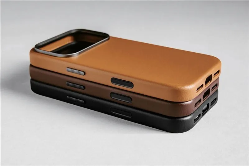nomad-traditional-leather-case-rustic-brown-horween-iphone-17-pro