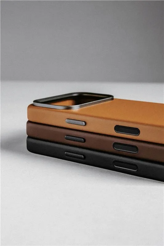 nomad-traditional-leather-case-rustic-brown-horween-iphone-17-pro