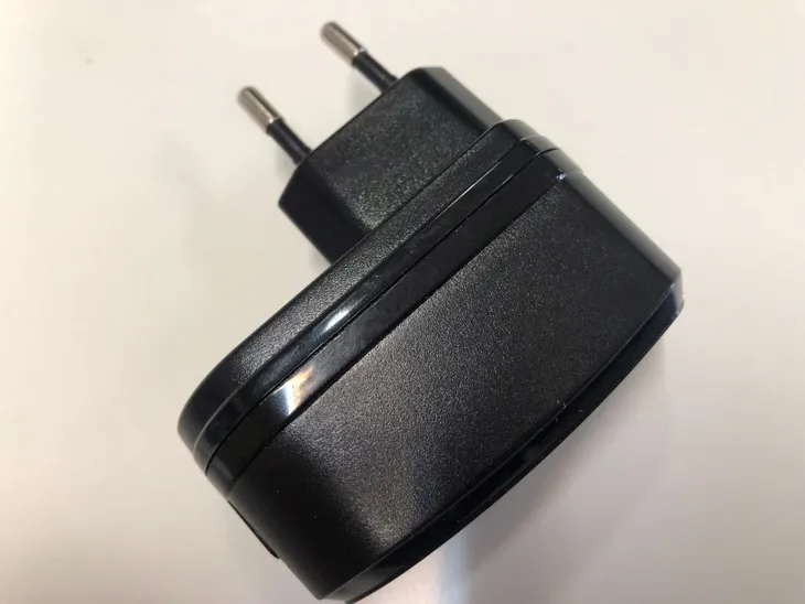 ladowarka-zasilacz-usb-2a-5v-do-telefonu-tabletu