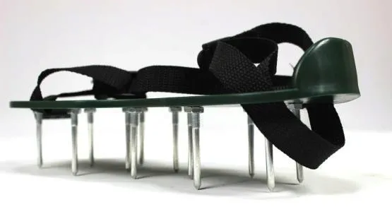 aerator-sandalowy-do-ogrodu-kolce