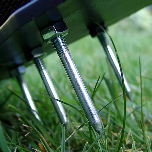 aerator-sandalowy-do-ogrodu-kolce-informacje-dodatkowe-funkcja-aeracji