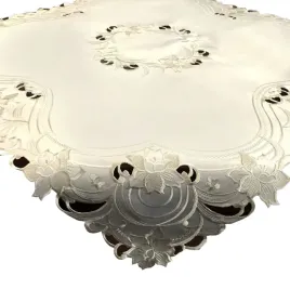 nakladka-z-haftem-85x85-na-stol-kwadratowa-kremowa