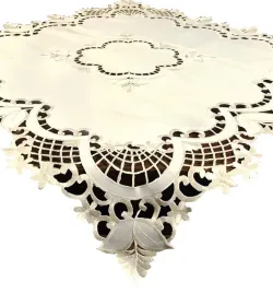 nakladka-z-haftem-85x85-na-stol-kwadratowa-kremowa