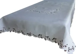 obrus-z-haftem-150x350-na-stol-prostokatny-bialy
