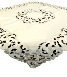 nakladka-z-haftem-85x85-na-stol-kwadratowa-kremowy