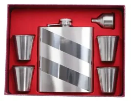 duza-piersiowka-540-ml-w-zestawie-z-kieliszkami