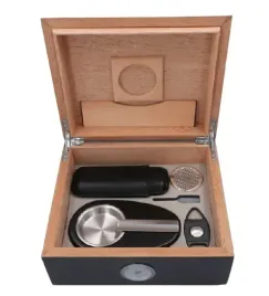 humidor-w-zestawie-ze-wszystkimi-akcesoriami