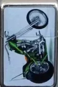 zapalniczka-benzynowa-dla-motocyklisty-z-motorem