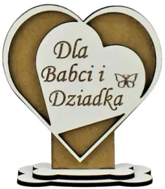 dla-babci-i-dziadka-stojak-serduszko-z-grawerem-zawieszka-gratis