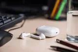 sluchawki-tws-bluetooth-douszne-mikrofon-gogen-transmisja-sygnalu-bluetooth