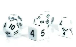kostki-rpg-bialy-zestaw-7-kosci-kostek