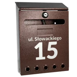 skrzynka-pocztowa-listy-napisem-nr-domu-miedz-a