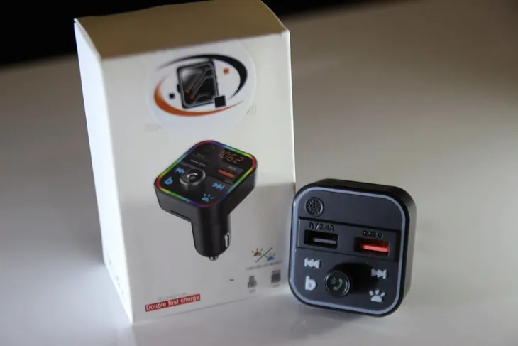 transmiter-fm-bluetooth-szybka-ladowarka-qc-usb-pd-stan-nowy