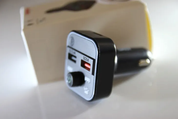 transmiter-fm-bluetooth-szybka-ladowarka-qc-usb-pd-stan-nowy