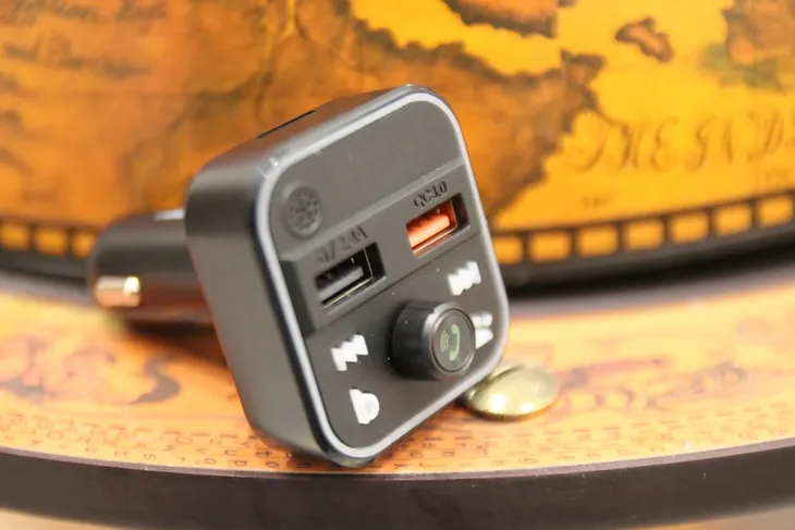 transmiter-fm-bluetooth-szybka-ladowarka-qc-usb-pd-stan-nowy